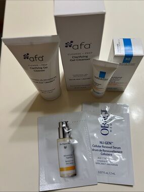 afa Clarifying Gel Cleanser with La Roche Posay moisturizer - try me sizes